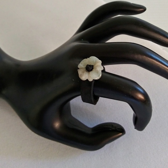 Leather Band Jade flower Ring - Picture 5 of 8